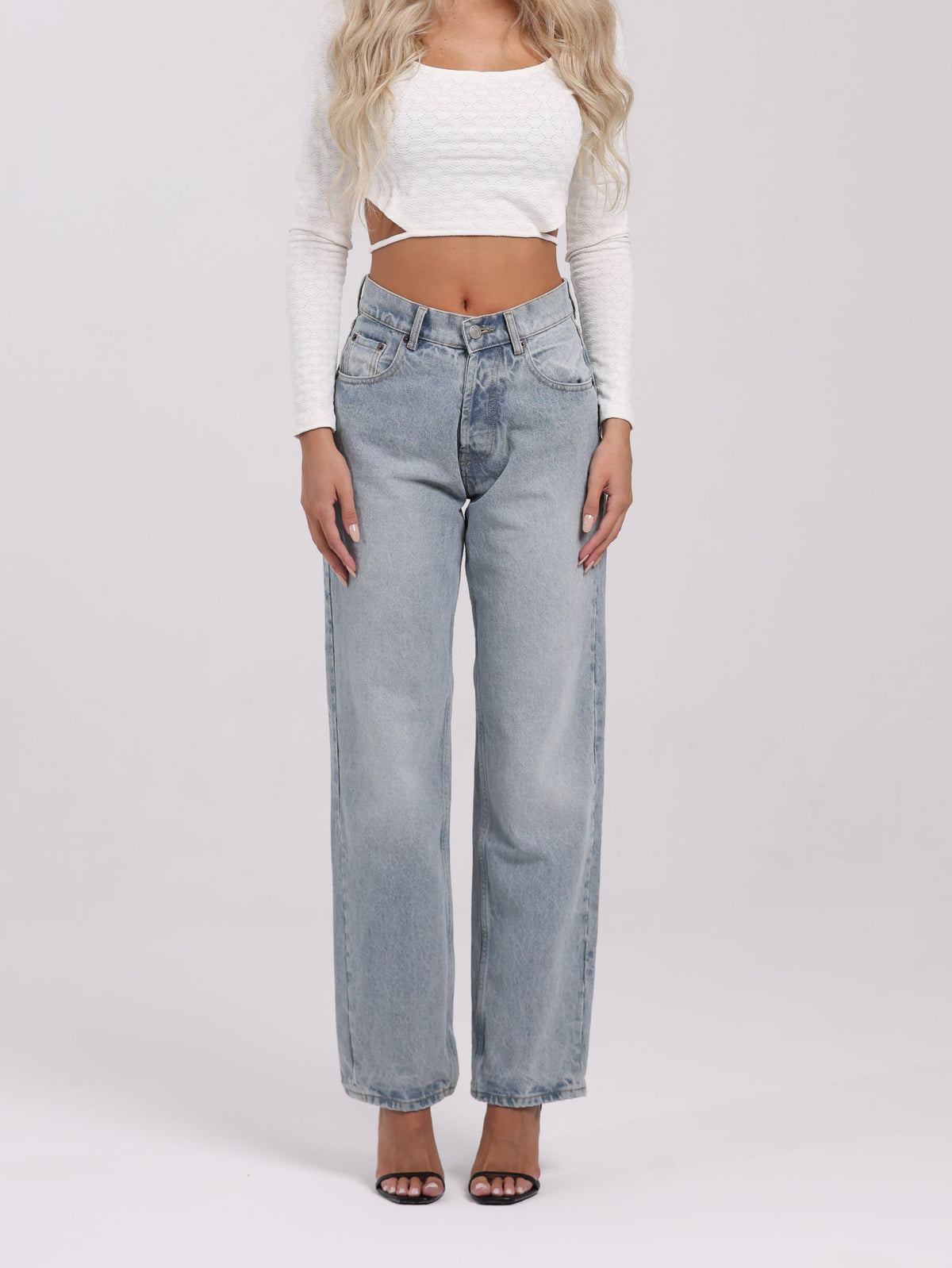 STRAIGHT FIT